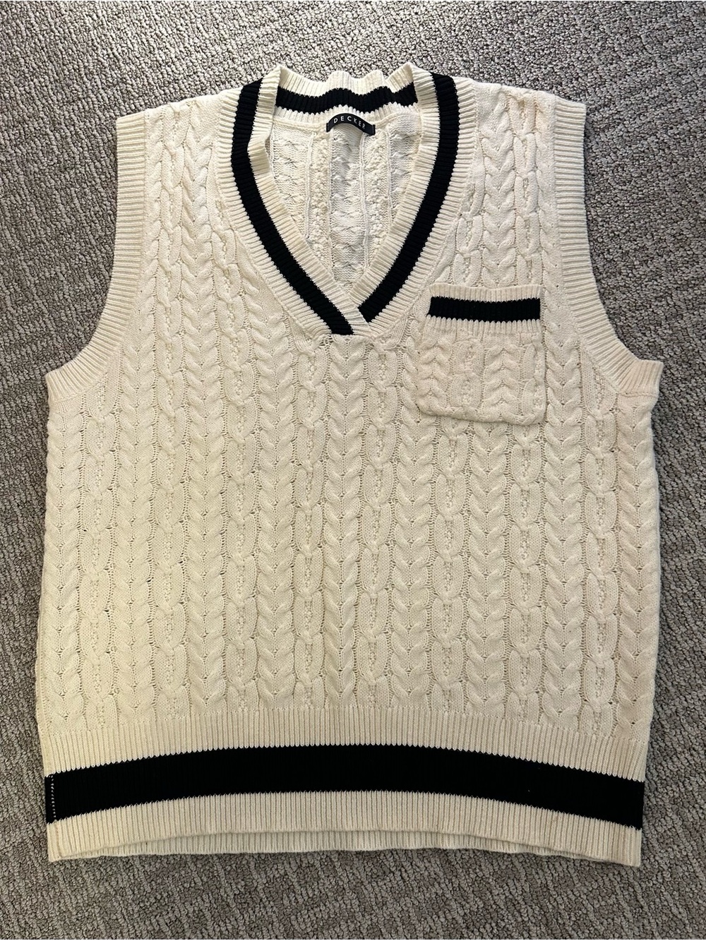 Mixology Decker Sleeveless Sweater Vest Cream w/ Navy accent Women’s Size S